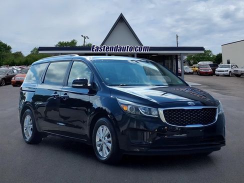 Used 2017 Kia Sedona LX w/ LX Essentials Premium Package FWD image 1