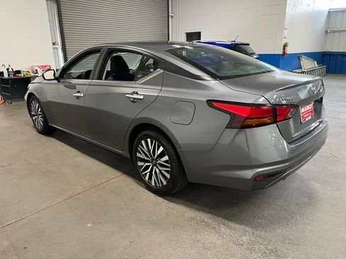 Used 2024 Nissan Altima 2.5 SV FWD image 5