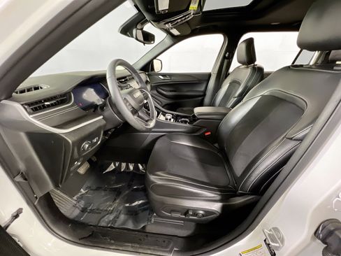 Used 2023 Jeep Grand Cherokee L Laredo image 20