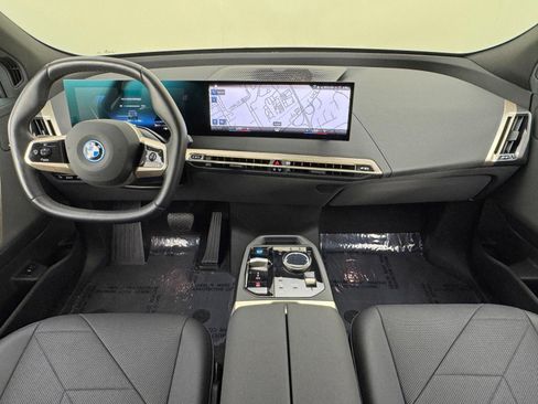 Used 2022 BMW iX xDrive50 w/ Premium Package image 12