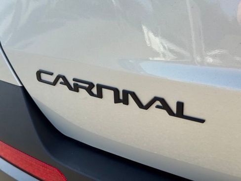 Used 2025 Kia Carnival SX w/ SX Dark Edition Package image 13