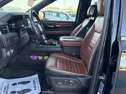 Used 2023 GMC Yukon XL Denali Ultimate AWD/4WD image 12