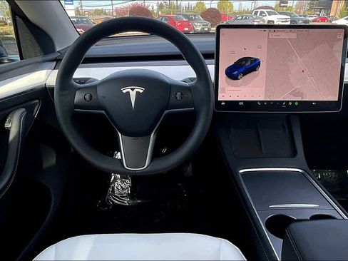Used 2023 Tesla Model Y Long Range AWD/4WD image 7