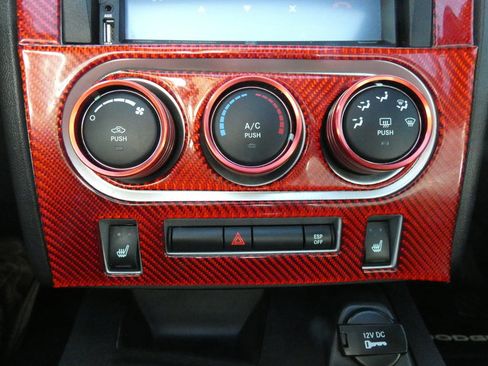 Used 2010 Dodge Challenger SE image 16