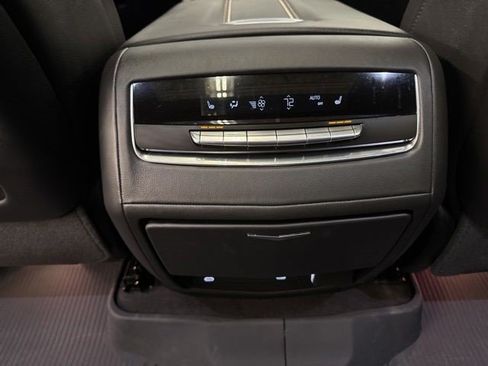 Used 2024 Cadillac Escalade Premium Luxury w/ Performance Package AWD/4WD image 19