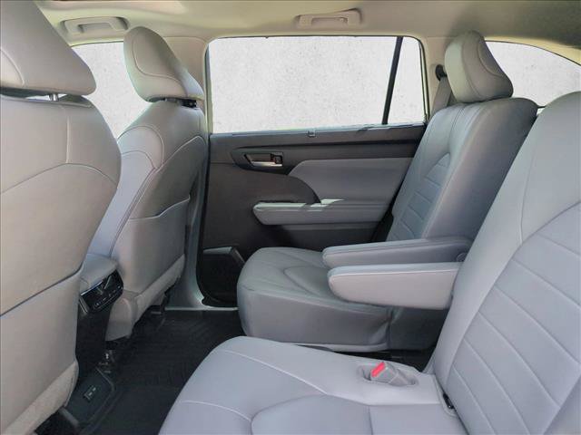 Used 2023 Toyota Highlander XLE FWD image 18