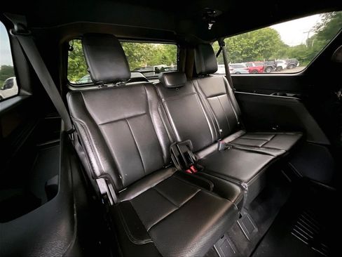 Used 2018 Ford Expedition Max XLT w/ Equipment Group 202A AWD/4WD image 17