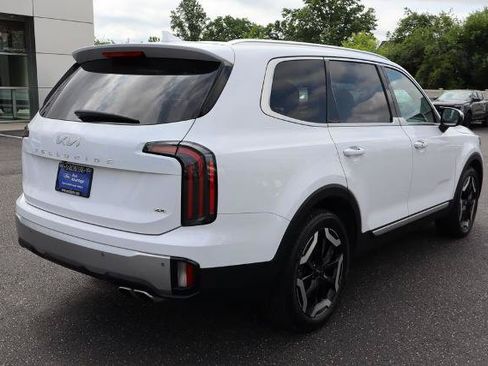 Used 2023 Kia Telluride EX w/ EX Captain's Chair Package AWD/4WD image 3