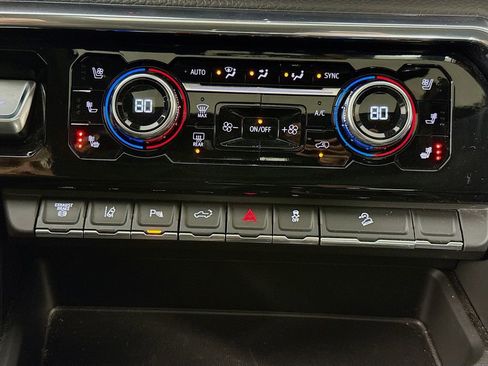 Used 2024 GMC Sierra 2500 Denali w/ Denali Reserve Package image 16