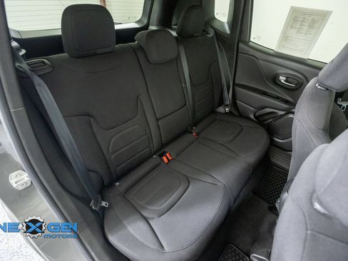 Used 2022 Jeep Renegade Latitude w/ Convenience Group AWD/4WD image 38