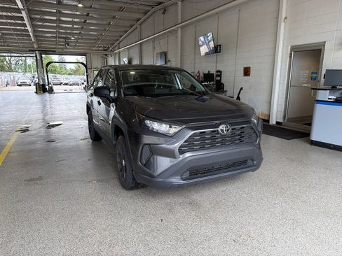 Used 2022 Toyota RAV4 LE FWD image 2