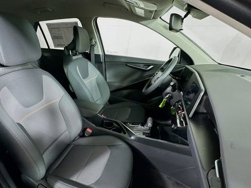 Used 2025 Kia Niro LX image 26