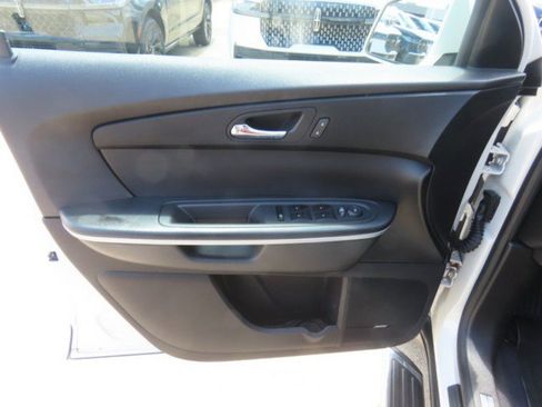 Used 2012 GMC Acadia SLT FWD image 22