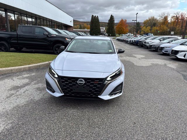Used 2025 Nissan Altima 2.5 SR w/ SR Premium Package AWD/4WD image 6