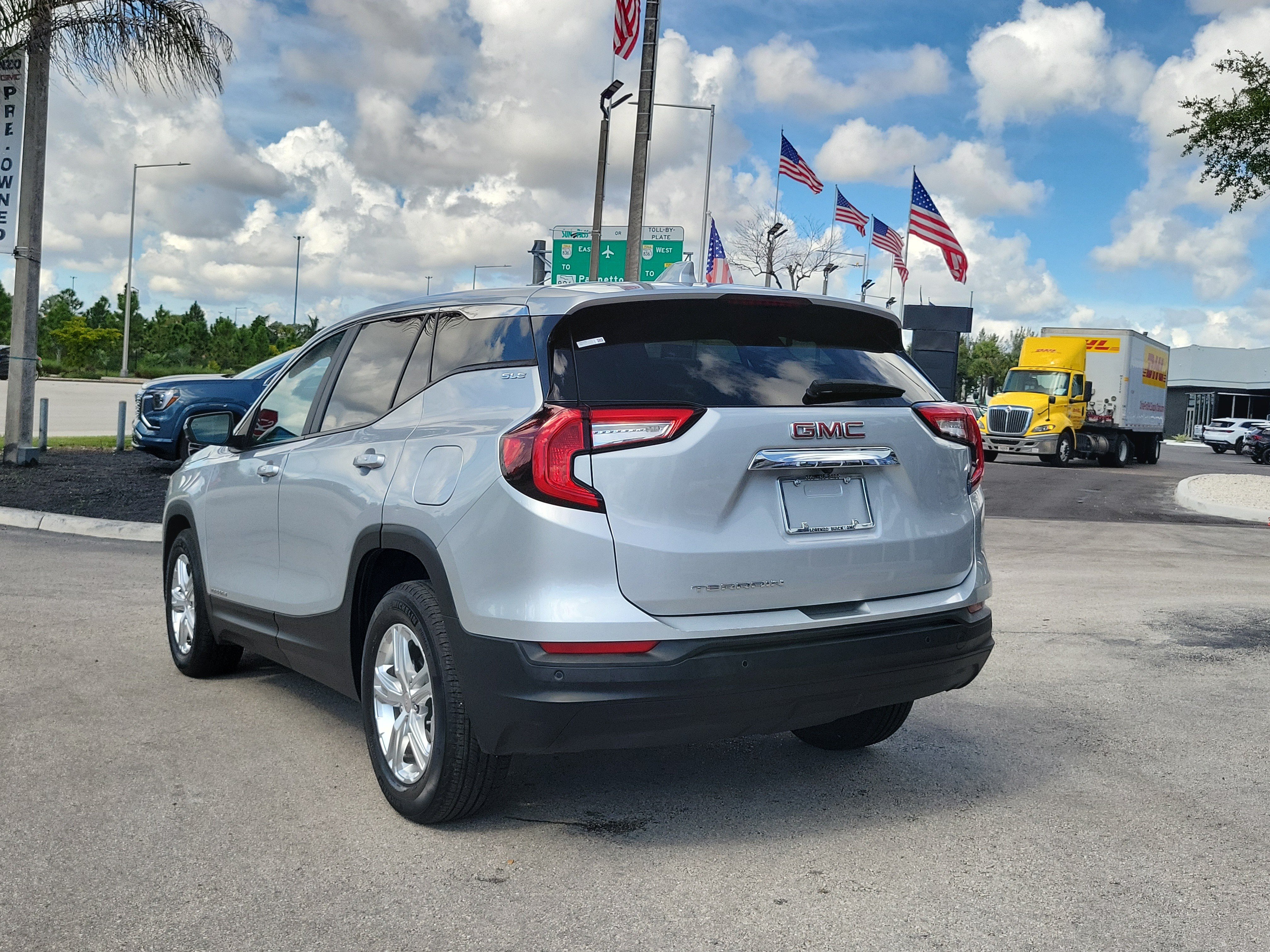 Used 2022 GMC Terrain SLE FWD image 7