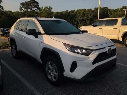 Used 2021 Toyota RAV4 LE AWD/4WD image 1