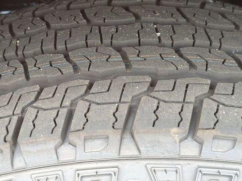 New 2025 GMC Canyon Elevation w/ Convenience Package image 17