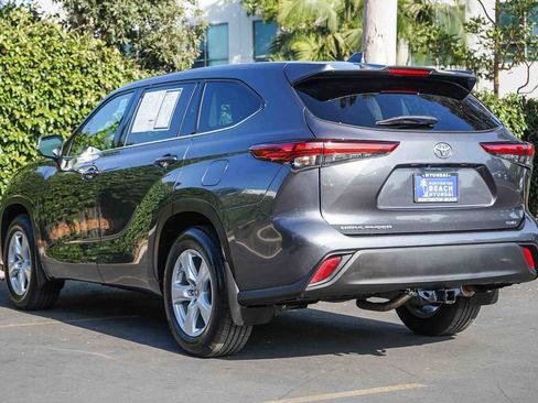 Used 2020 Toyota Highlander L AWD/4WD image 4
