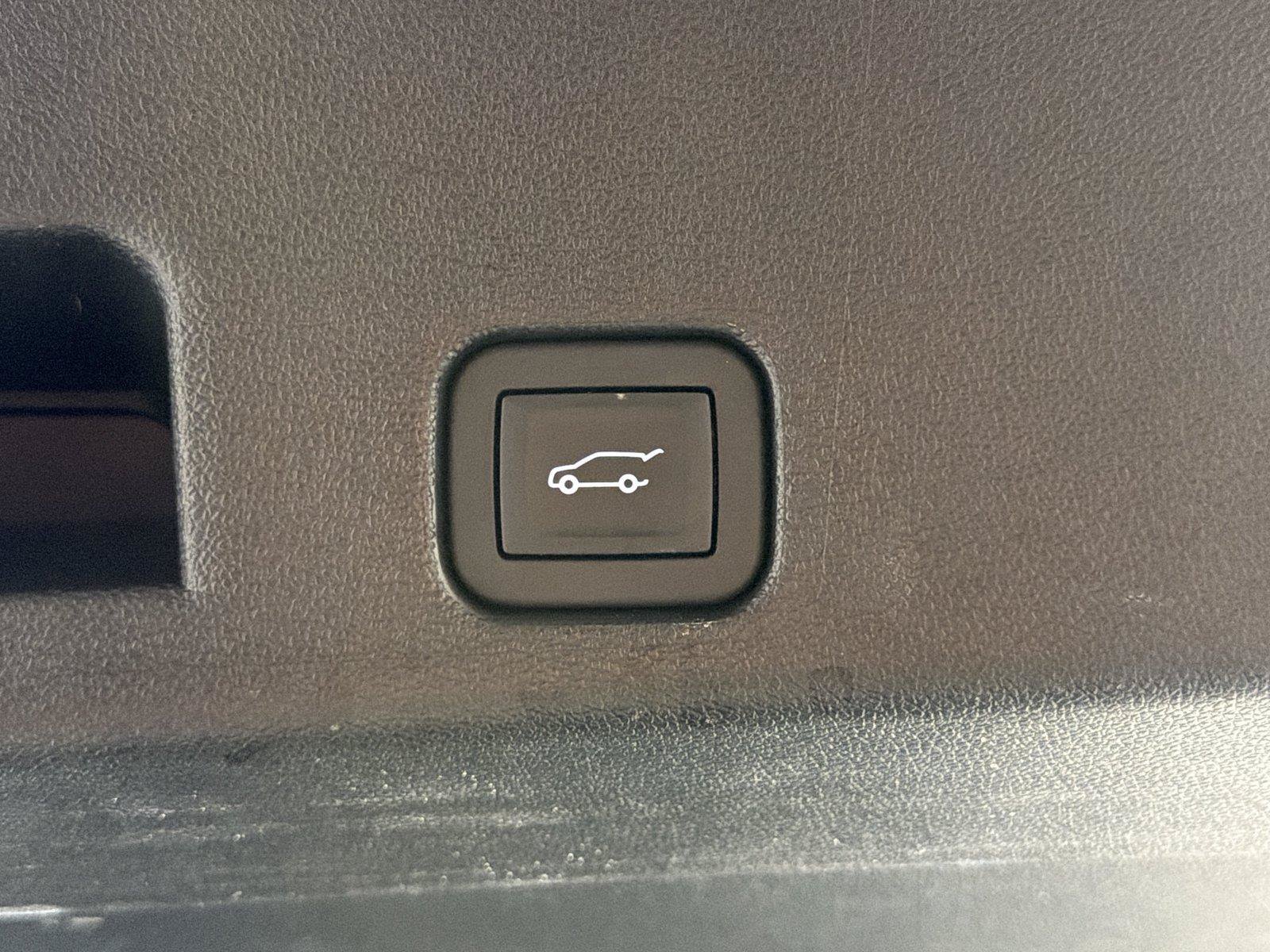 Used 2025 GMC Acadia Elevation w/ Elevation Premium Package FWD image 18