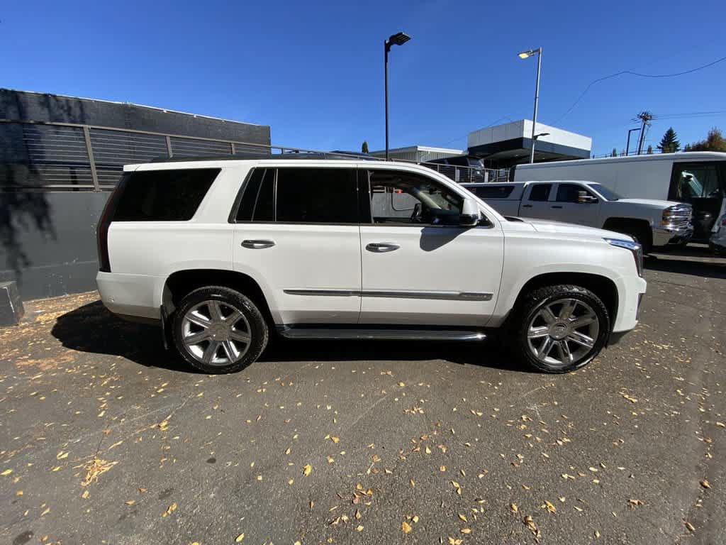 Used 2019 Cadillac Escalade Premium Luxury AWD/4WD image 7