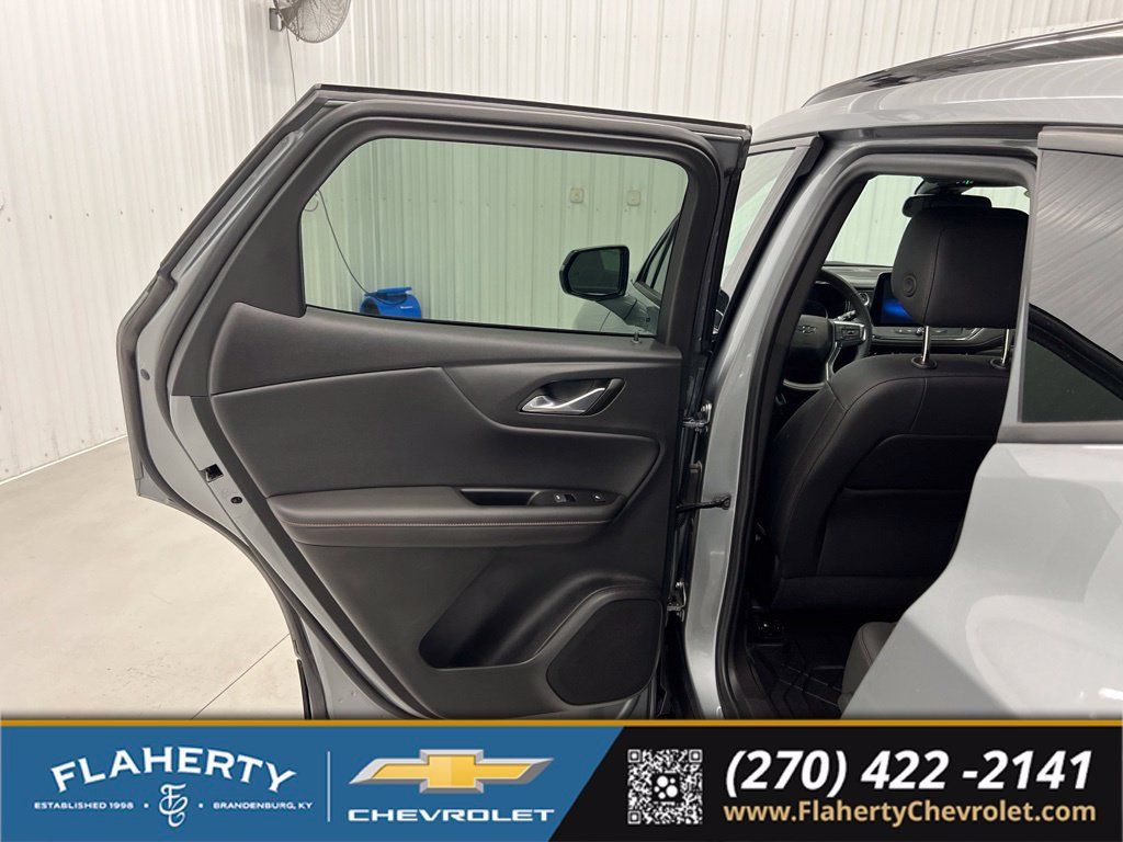 Used 2025 Chevrolet Blazer RS w/ Enhanced Convenience Package FWD image 10