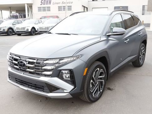 Certified 2025 Hyundai Tucson Limited AWD/4WD image 9