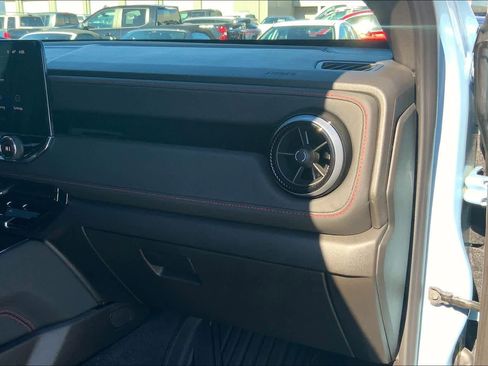 Used 2025 Chevrolet Colorado Z71 image 18