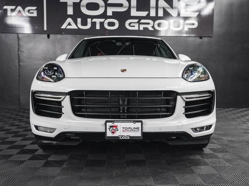 Used 2015 Porsche Cayenne Turbo image 10