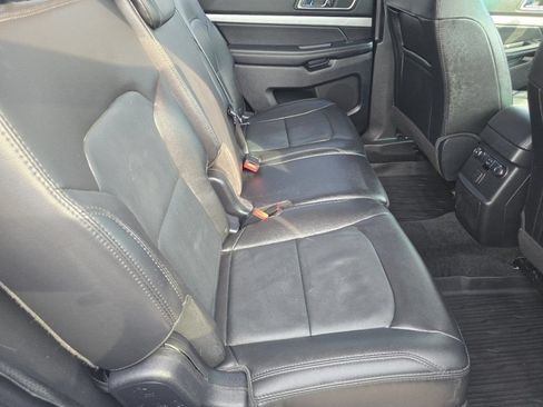 Used 2017 Ford Explorer XLT w/ Equipment Group 202A AWD/4WD image 19