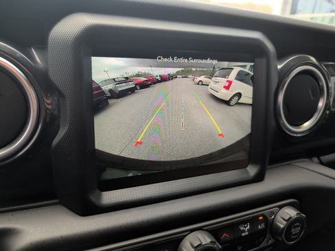 Used 2023 Jeep Wrangler Unlimited Sahara image 30