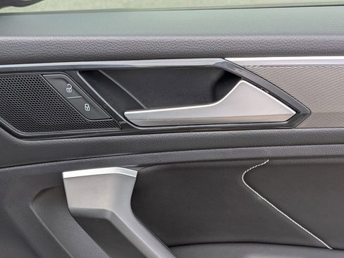 Used 2024 Volkswagen Tiguan SE R-Line image 33