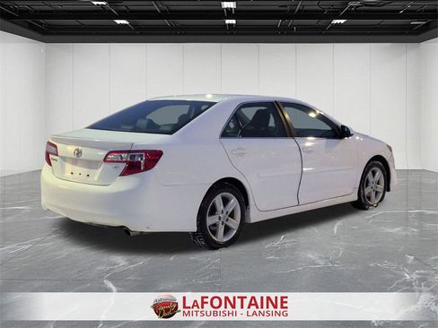 Used 2013 Toyota Camry SE image 5