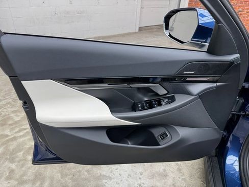 Certified 2026 BMW 530i xDrive w/ Executive Package image 10