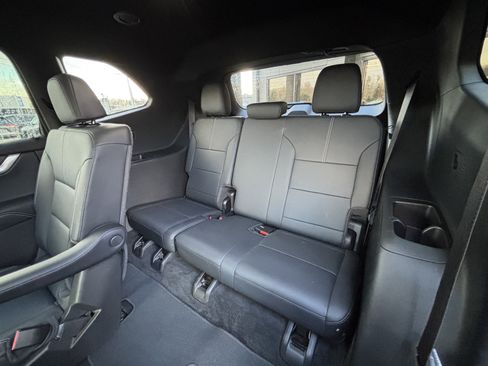 Used 2024 GMC Acadia Elevation image 21