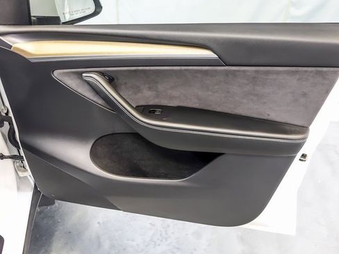 Used 2023 Tesla Model Y Long Range image 42