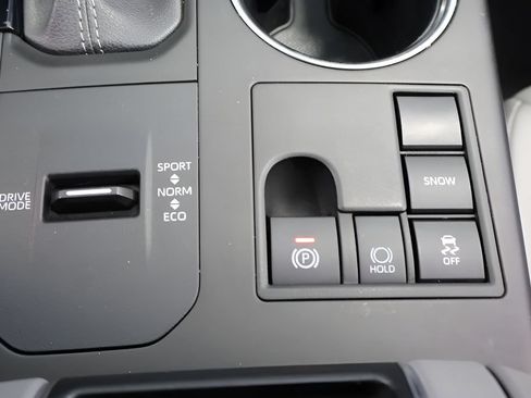 Used 2023 Toyota Highlander XLE FWD image 28