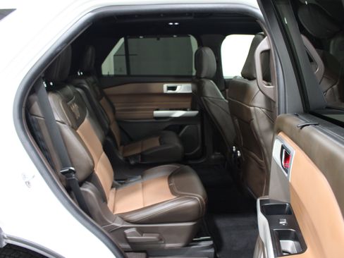 Used 2022 Ford Explorer King Ranch w/ Class IV Trailer Tow Package AWD/4WD image 28