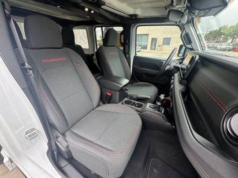 Used 2025 Jeep Wrangler Unlimited Rubicon AWD/4WD image 35