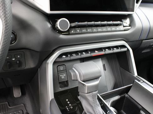 Used 2025 Toyota Sequoia Platinum image 57