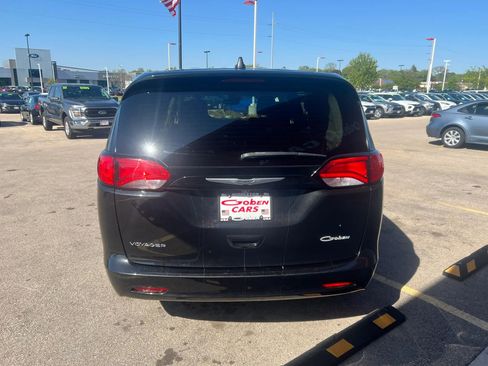 Used 2024 Chrysler Voyager LX FWD image 4