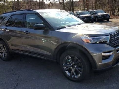 Used 2023 Ford Explorer XLT w/ Equipment Group 202A AWD/4WD image 2