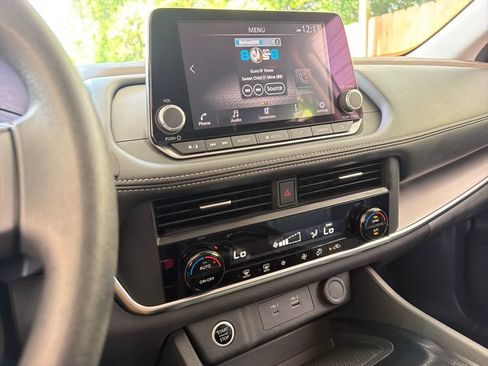 Used 2023 Nissan Rogue SV FWD image 24
