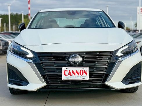 Used 2024 Nissan Altima 2.5 SV image 3