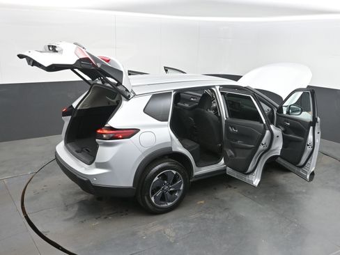 Used 2025 Nissan Rogue SV image 45