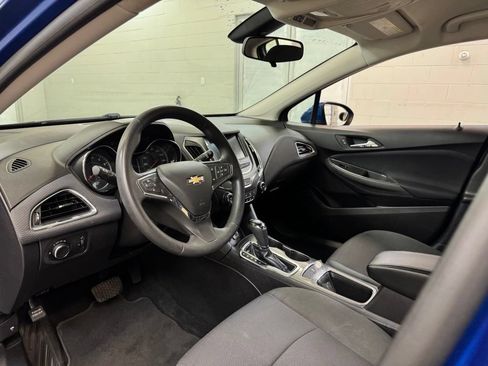 Used 2017 Chevrolet Cruze LT FWD image 14