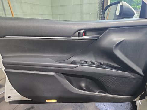 Used 2019 Toyota Camry SE FWD image 26