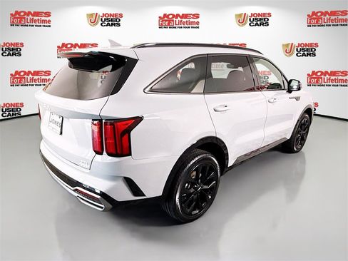 Used 2023 Kia Sorento SX image 18