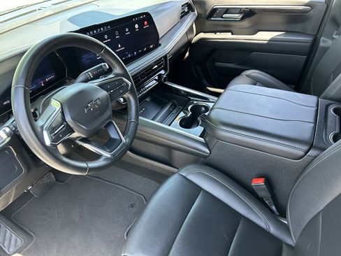 Used 2025 Chevrolet Tahoe Z71 AWD/4WD image 16