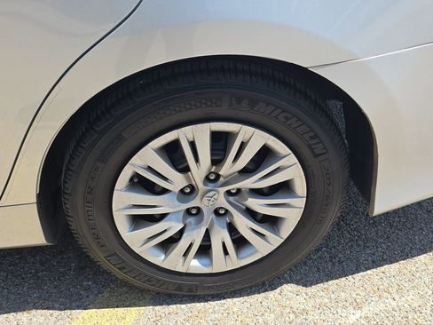 Used 2012 Toyota Camry LE image 28