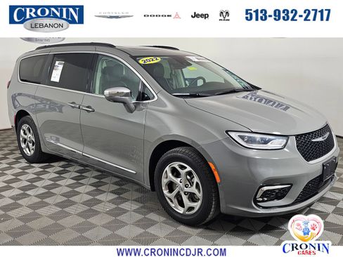 Used 2022 Chrysler Pacifica Limited AWD/4WD image 1